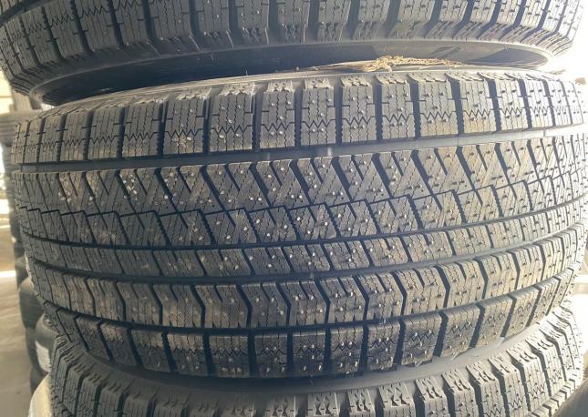 Bridgestone Blizzak Ice 245/45 R18