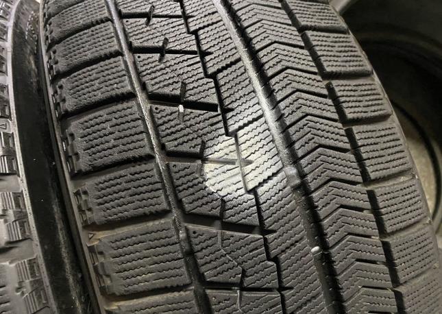 Bridgestone Blizzak VRX 215/45 R18 89Q