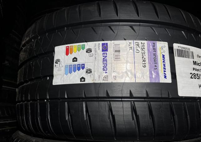 Michelin Pilot Sport 4 255/35 R19 и 285/30 R19