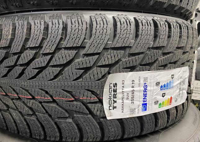 Nokian Tyres Hakkapeliitta R3 255/45 R19 104R