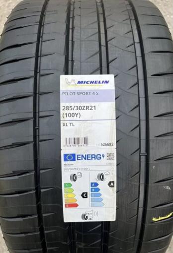 Michelin Pilot Sport 4 S 285/30 R21 и 255/35 R21