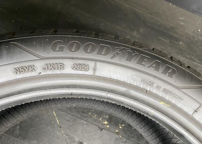 Goodyear UltraGrip Performance 215/50 R18