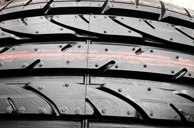 Bridgestone Dueler H/P Sport RFT 235/45 R19