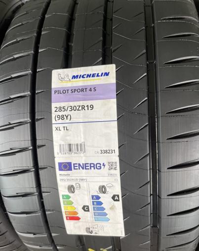 Michelin Pilot Sport 4 S 255/35 R19 и 285/30 R19 Y