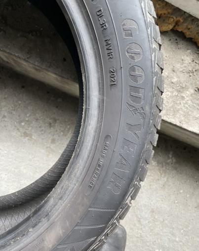 Goodyear Vector 4Seasons Gen-2 215/55 R17 94V