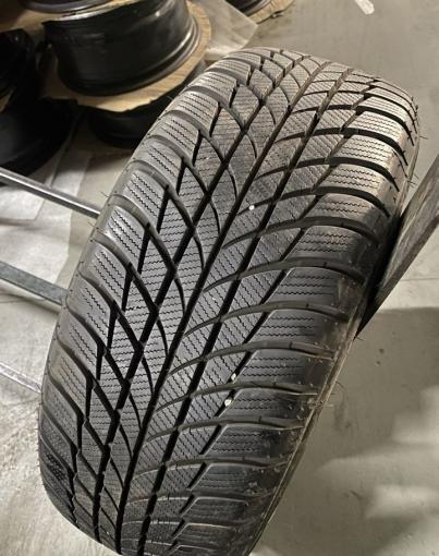 Bridgestone Blizzak LM-001 225/55 R17