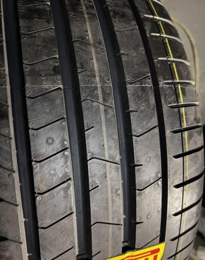 Pirelli P Zero PZ4 255/35 R19