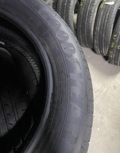 Goodyear EfficientGrip 215/60 R17