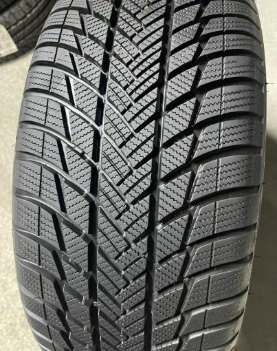 Bridgestone Blizzak LM-001 Evo 235/50 R19 99H