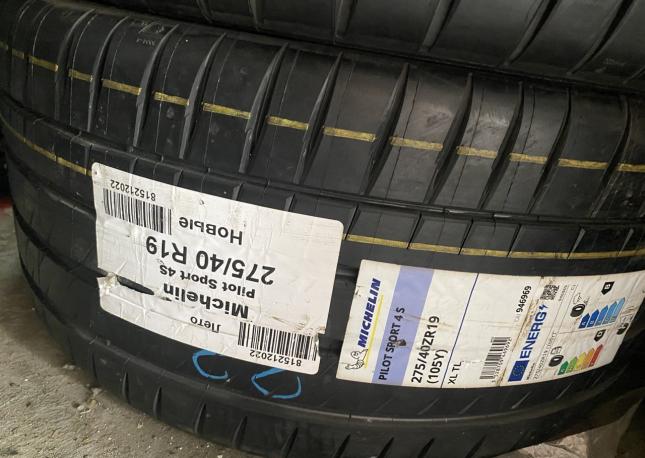 Michelin Pilot Sport 4 S 245/45 R19 и 275/40 R19