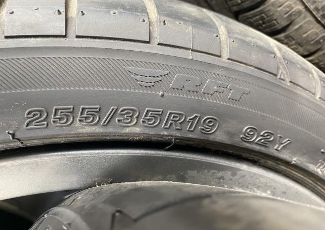 Bridgestone Potenza S001 255/35 R19 и 225/40 R19 92Y