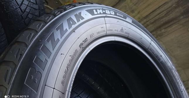 Bridgestone Blizzak LM-80 235/60 R18