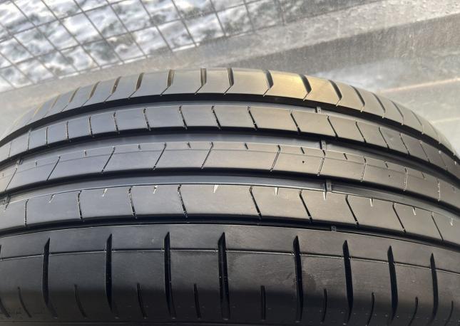 Pirelli P Zero PZ4 L.S. 235/50 R20 104Y