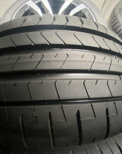 Pirelli P Zero PZ4 L.S. 255/45 R19 и 285/40 R19 104Y