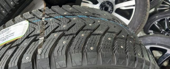 Nokian Tyres Hakkapeliitta 8 SUV 265/40 R21 105T