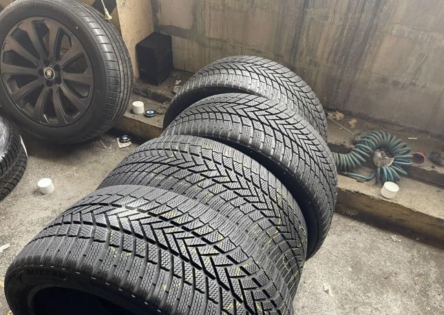 Bridgestone Blizzak LM005 RFT 265/40 R21 105H