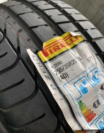 Pirelli P Zero 255/35 R20