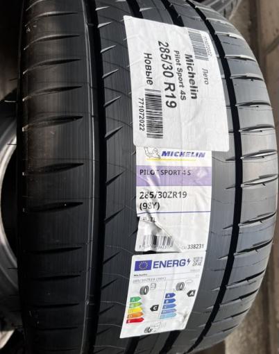 Michelin Pilot Sport 4 S 285/30 R19