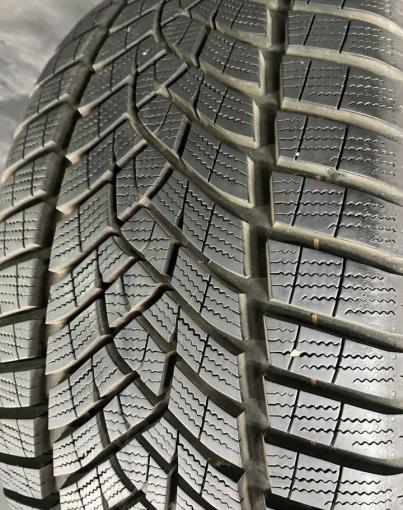 Goodyear UltraGrip Performance 255/45 R19