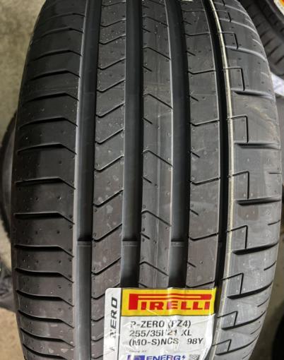 Pirelli P Zero PZ4 255/35 R21