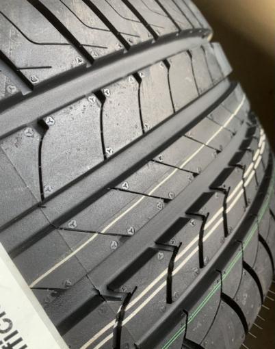 Goodyear EfficientGrip 245/45 R19 и 275/40 R19 102Y