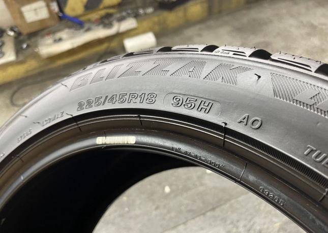 Bridgestone Blizzak LM-32 225/45 R18