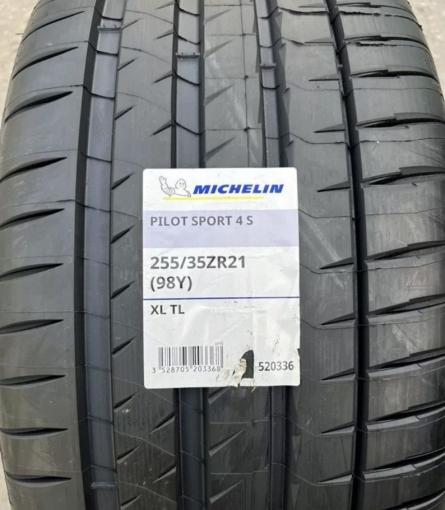 Michelin Pilot Sport 4 S 285/30 R21 и 255/35 R21