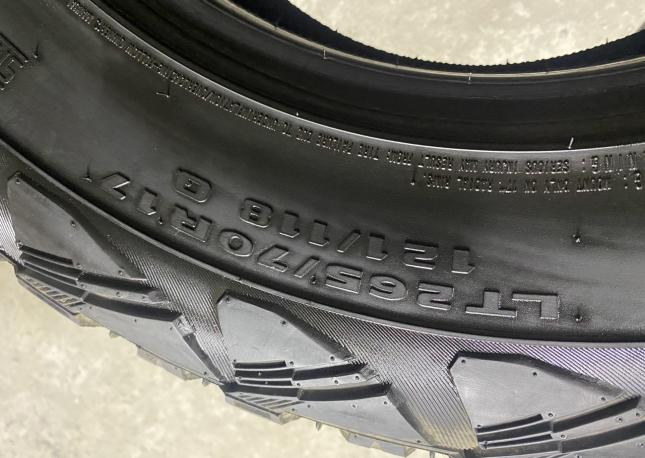 Kumho Road Venture M/T KL71 265/70 R17