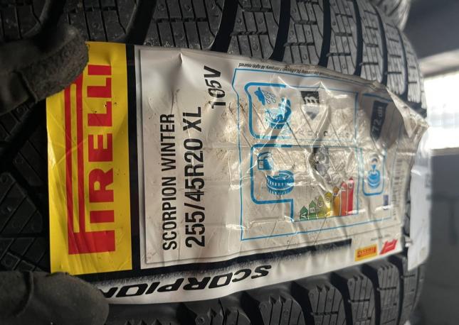 Pirelli Scorpion Winter 255/45 R20 105V