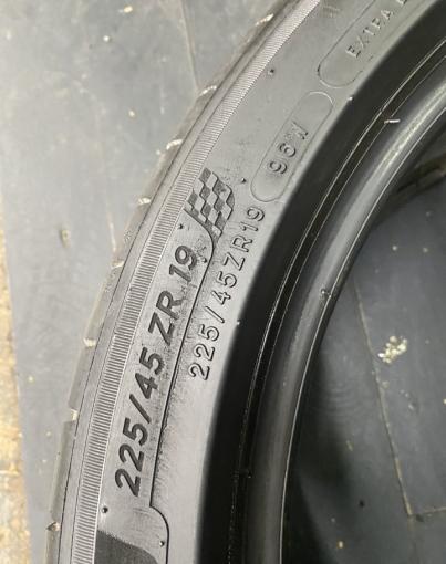 Michelin Pilot Sport 4 225/45 R19