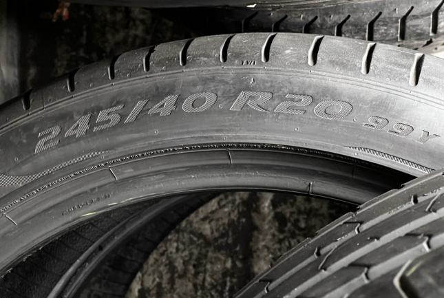 Pirelli P Zero Luxury Saloon 275/35 R20