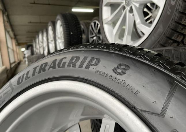 Goodyear UltraGrip 8 285/45 R20