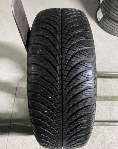 Goodyear Vector 4Seasons 215/60 R17