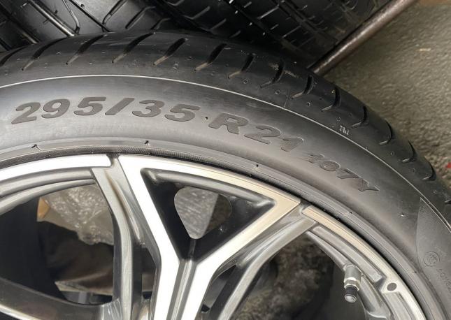 Pirelli P Zero PZ4 265/40 R21 и 295/35 R21 102Y