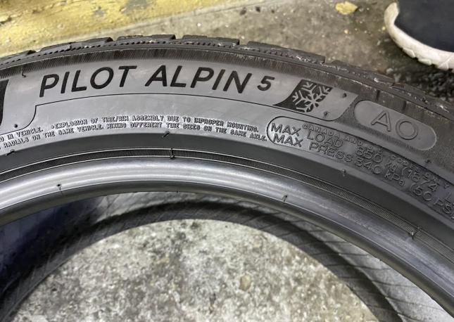 Michelin Pilot Alpin 5 245/45 R19 102V