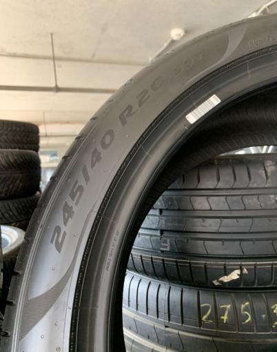 Pirelli P Zero PZ4 245/40 R20 и 275/35 R20