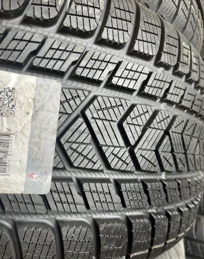 Pirelli Scorpion Winter 2 275/45 R21 и 315/40 R21 V