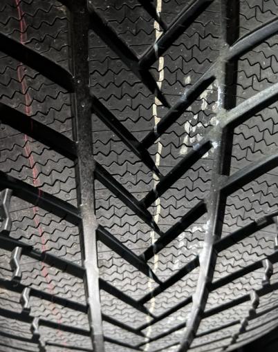 Bridgestone Blizzak LM-005 295/35 R21