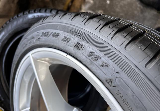 Michelin Pilot Sport 3 240/40 R18