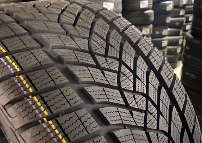 Goodyear UltraGrip Performance 285/35 R22 101W