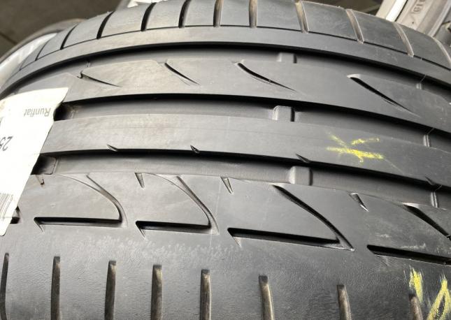 Bridgestone Potenza S001 255/35 R19 и 225/40 R19 92Y