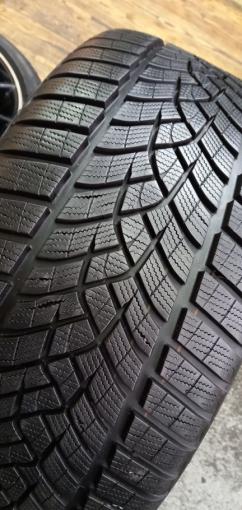 Goodyear UltraGrip Performance 255/40 R19 100V