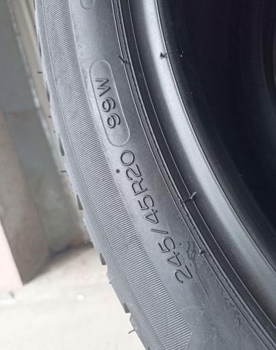 Michelin Latitude Cross 245/45 R20