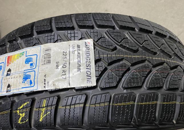 Bridgestone Blizzak LM-32 225/50 R17 94H