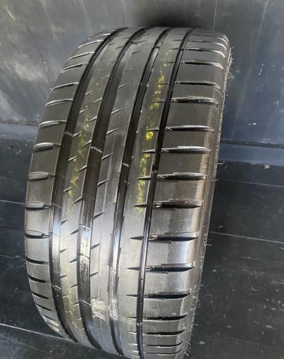 Michelin Pilot Sport 4 235/35 R19