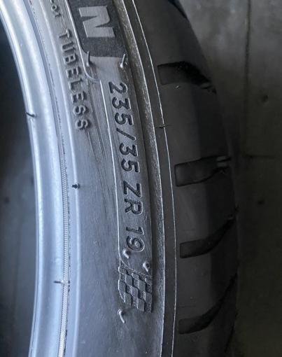 Michelin Pilot Sport 4 235/35 R19