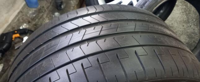 Pirelli P Zero PZ4 285/40 R19 107Y