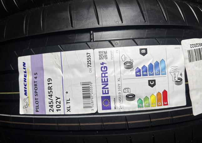 Michelin Pilot Sport 4 S 245/45 R19