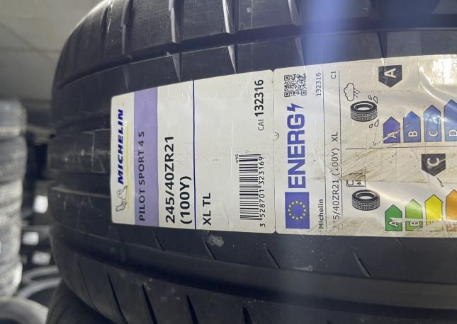 Michelin Pilot Sport 4 S 245/40 R21 100Y