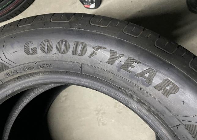 Goodyear EfficientGrip Performance 215/60 R17 96H